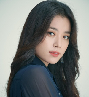 배우 한효주(사진)가 최근 서울 한남동 빌딩을 80억원에 매각했다.<연합뉴스>